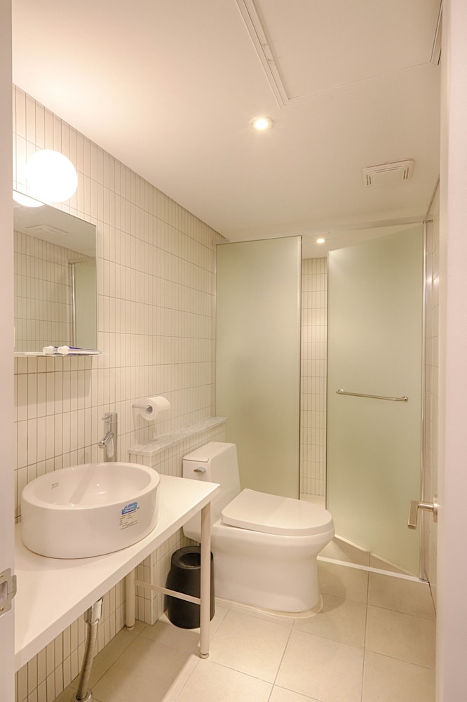 Upflo Hostel 57/60
