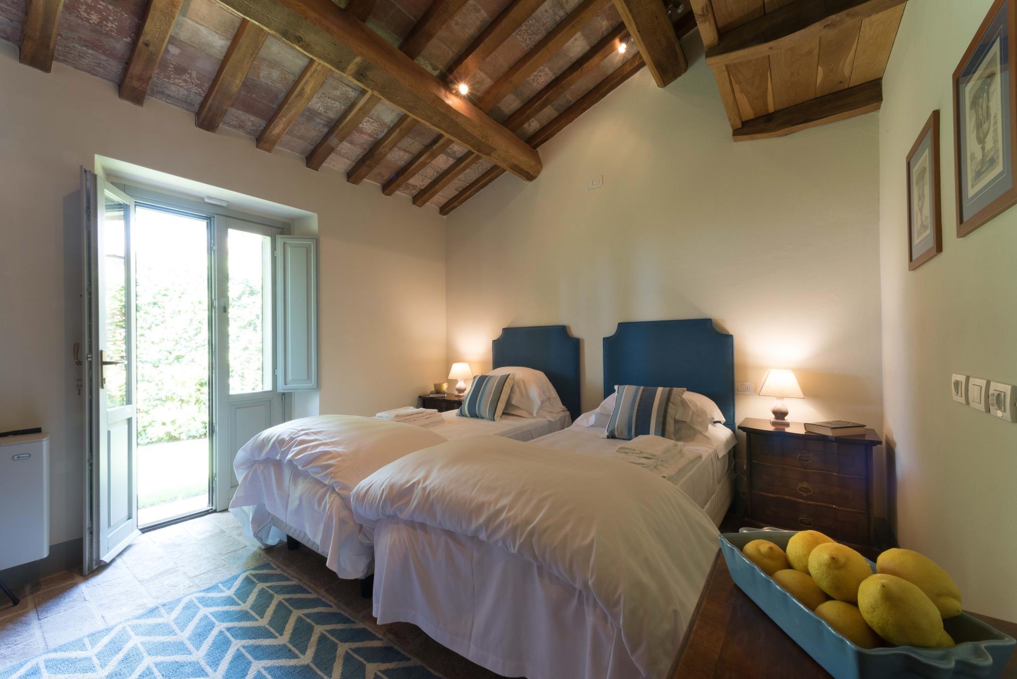 Private, Villa