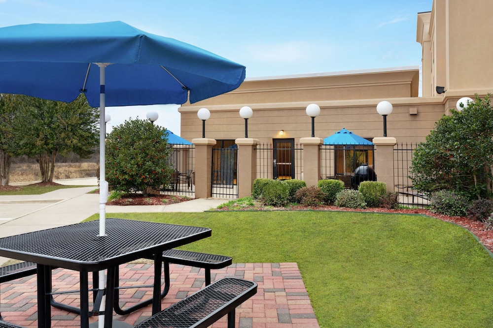 Hampton Inn And Suites Pine Bluff 3/46