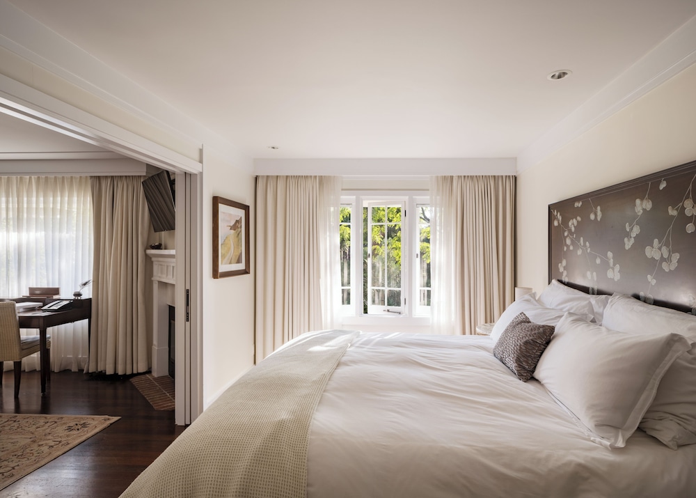 1 BEDROOM, SUITE