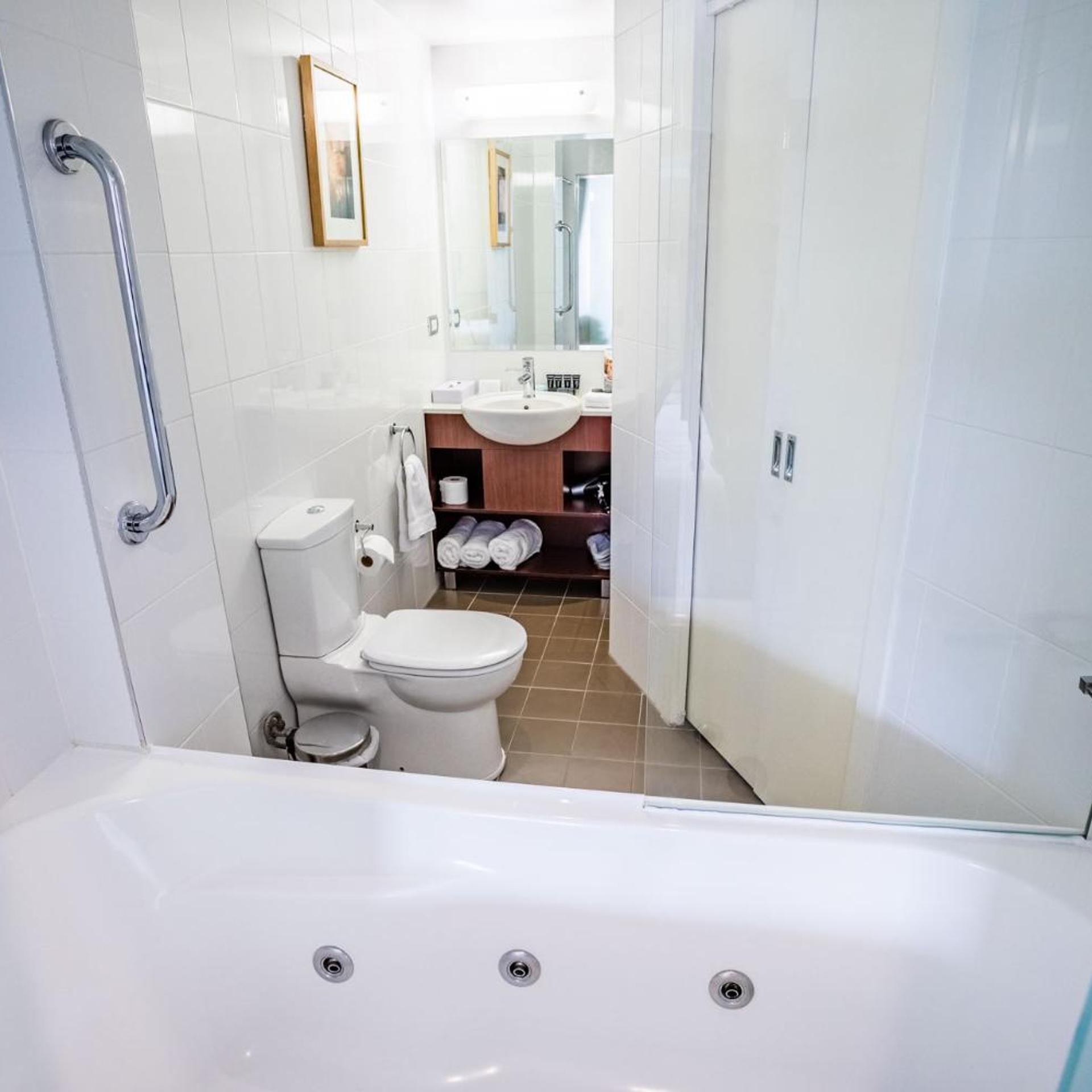 2 Bedrooms, Apartment, Double Bed, Balcony, Amora Herencia Riverwalk Melbourne 7/10