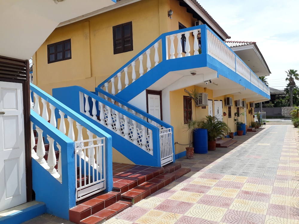 Sea Horizon Apartments 3/50
