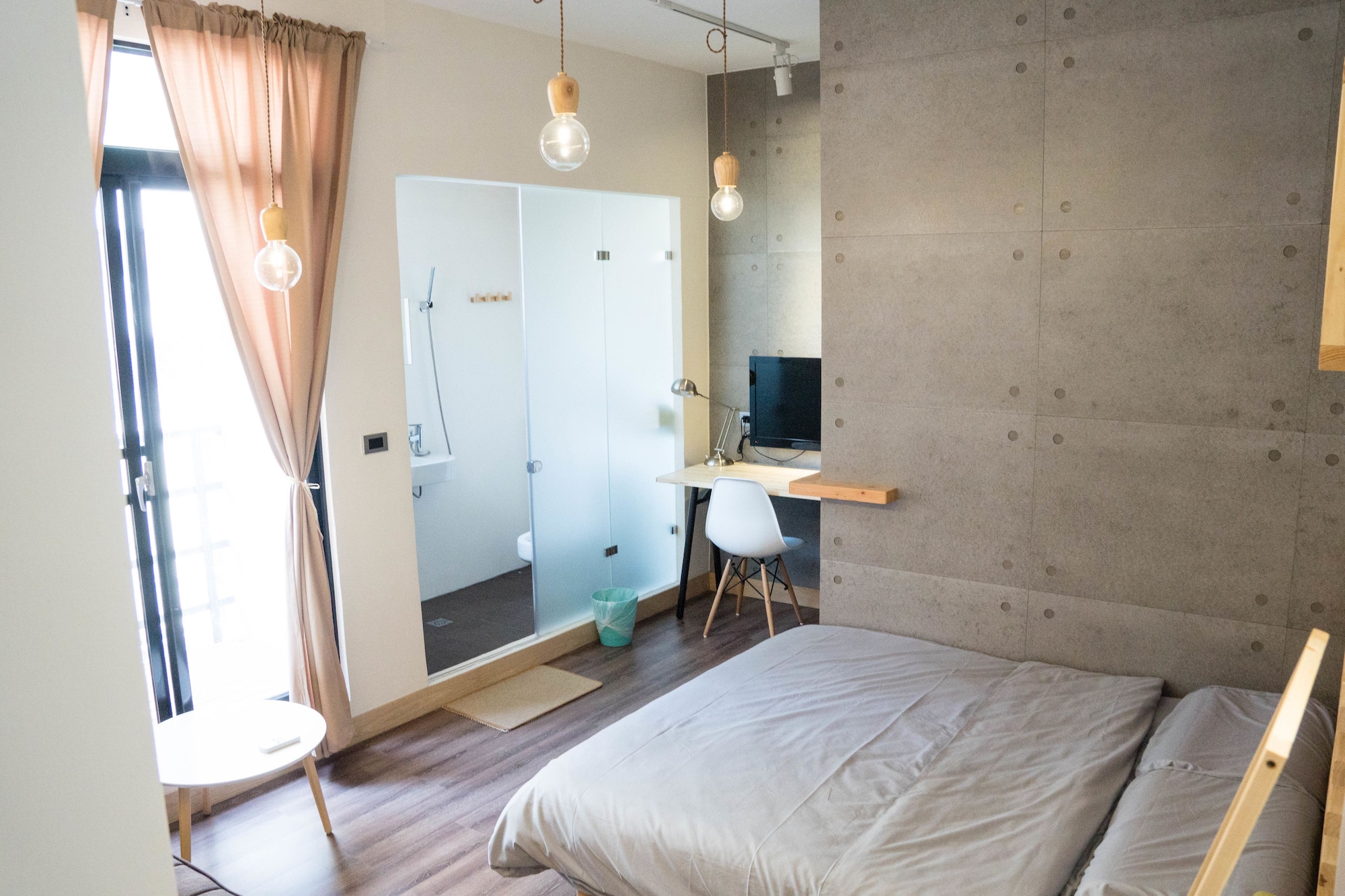 DELUXE, DOUBLE BED