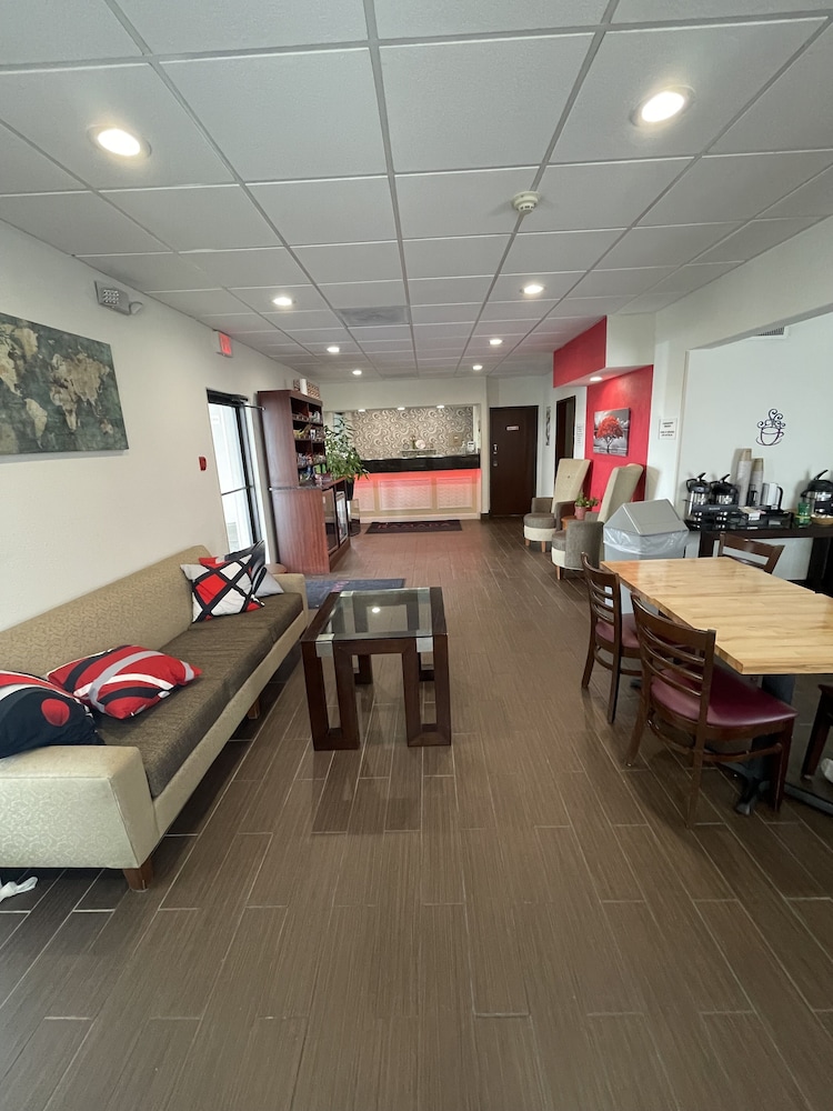 Ramada by Wyndham Effingham 24/41