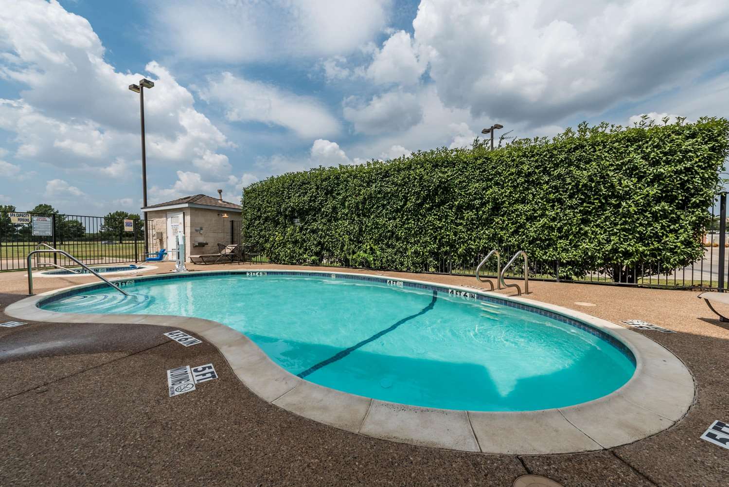 Quality Inn & Suites Fort Worth North - Haltom City 11/14