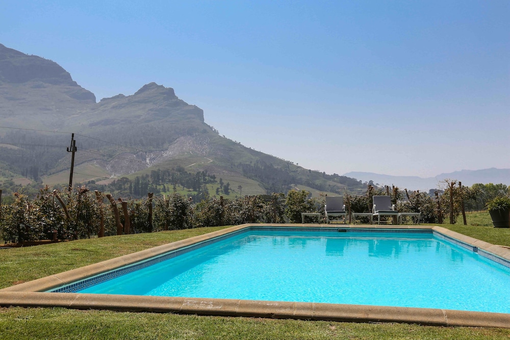 Le Pommier Wine Estate 15/50