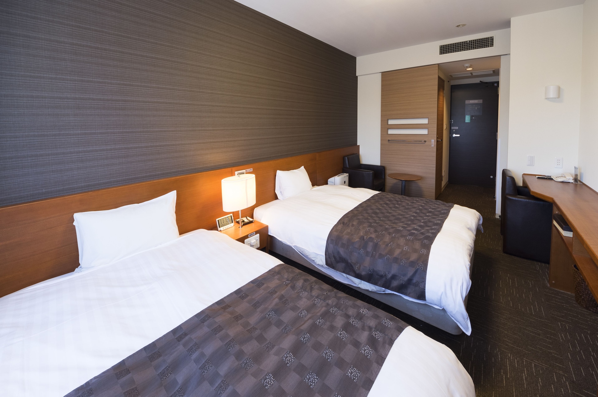 ROOM, TWIN BEDS
