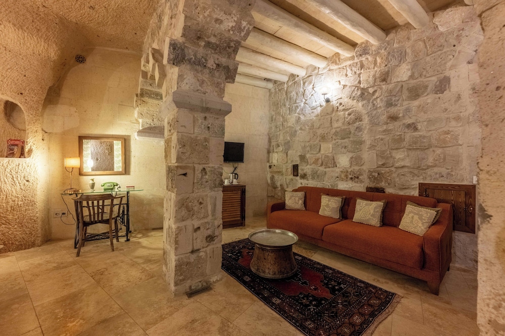 Peristyle Cave Cappadocia 27/49
