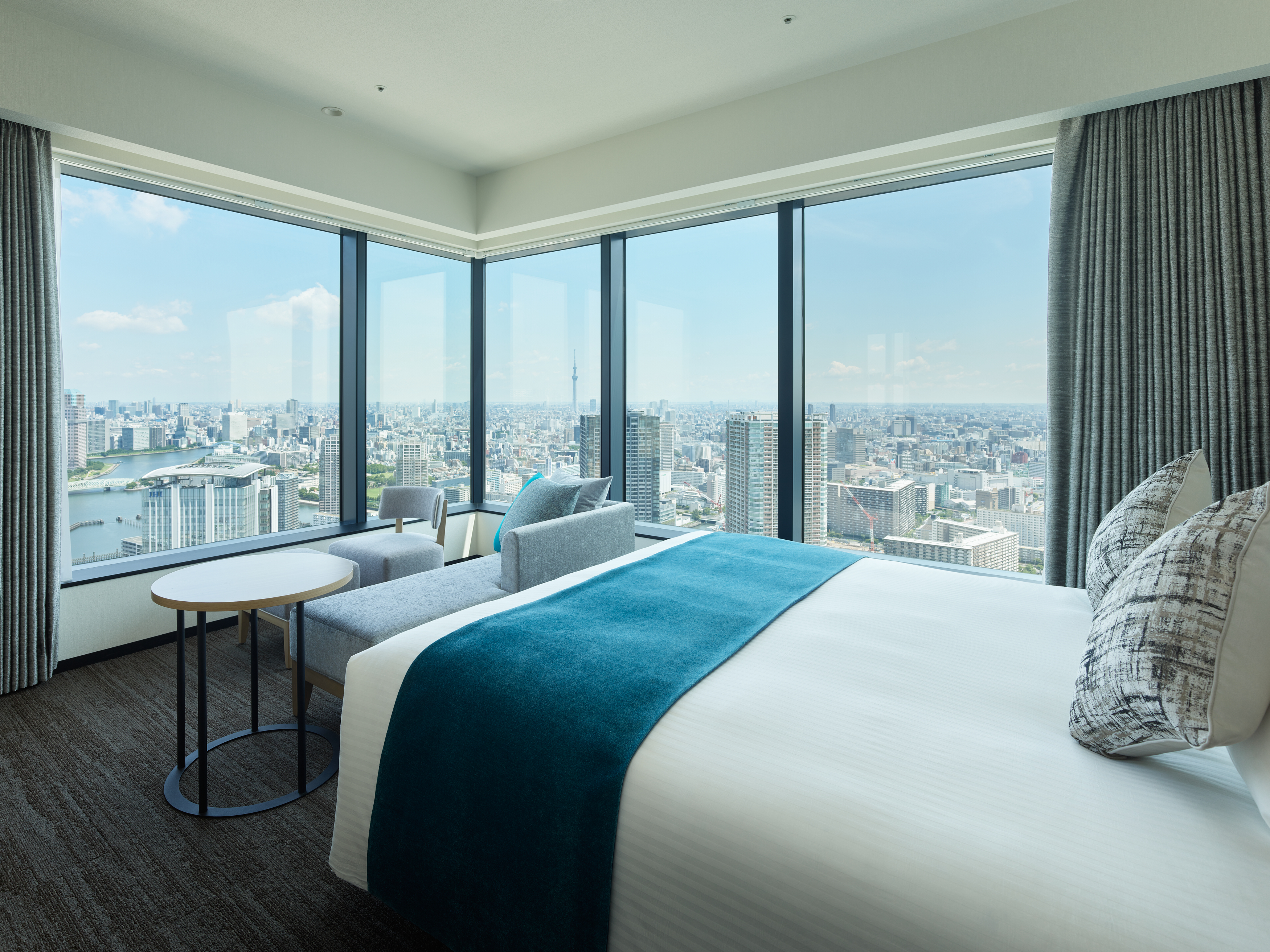DELUXE, KING BED, WITH VIEW, BATHTUB, CORNER