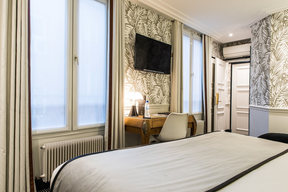 SUPERIOR, DOUBLE OR TWIN BED