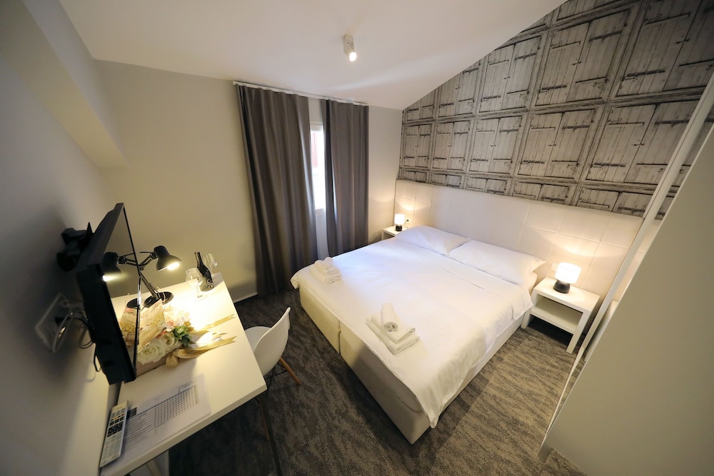 Downtown Boutique Hostel 12/50