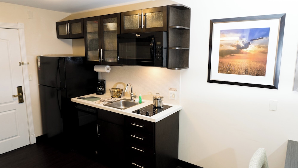 Candlewood Suites St. Joseph Benton Harbor 2/38