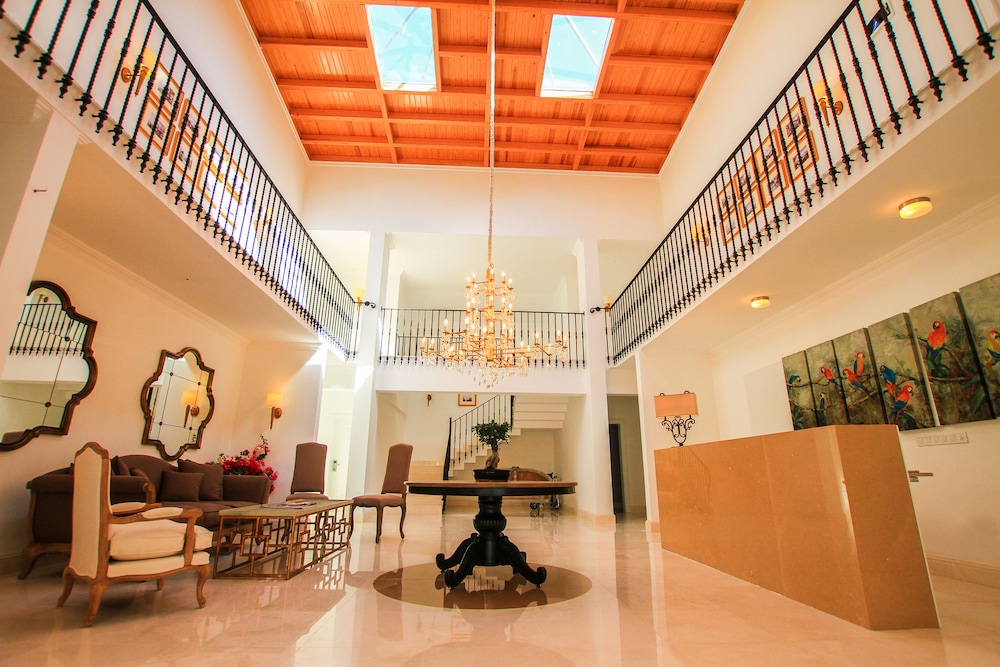 Palm Bay Beach Hotel 58/61