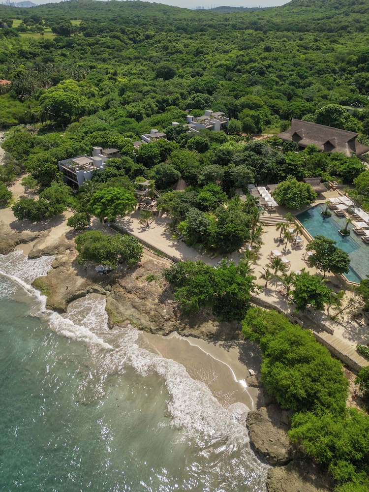 Makani Luxury Wanderlust 57/66