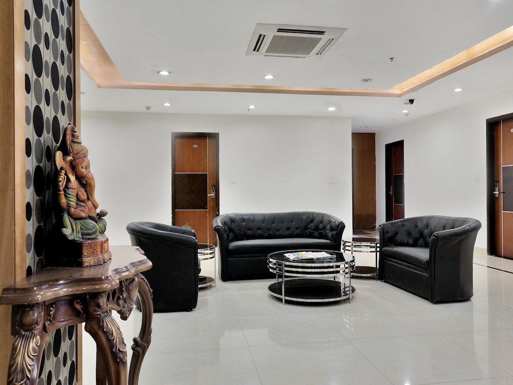 Oyo 12384 Hotel Serene Majestic 15/18