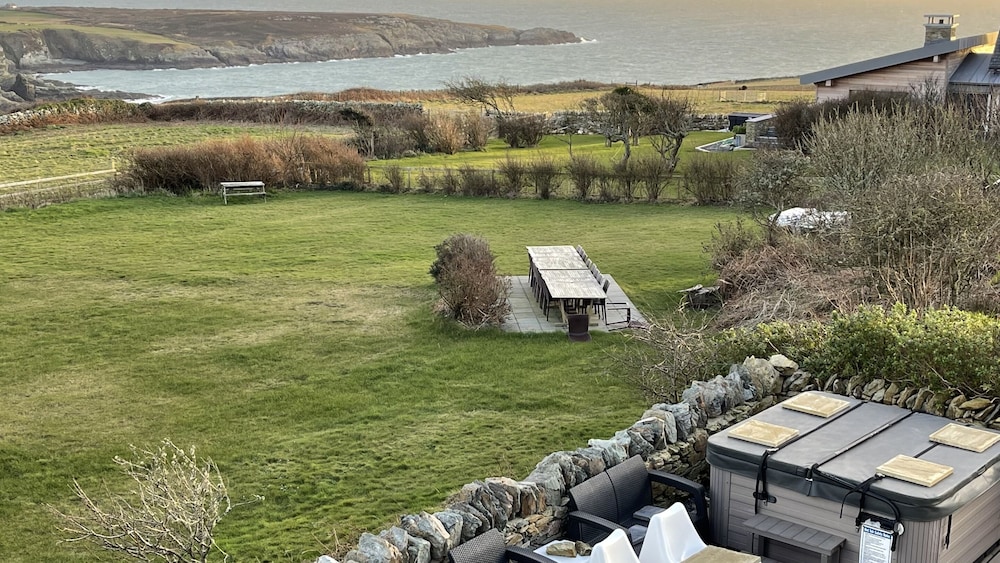 South Stack Coastal Retreats 38/50