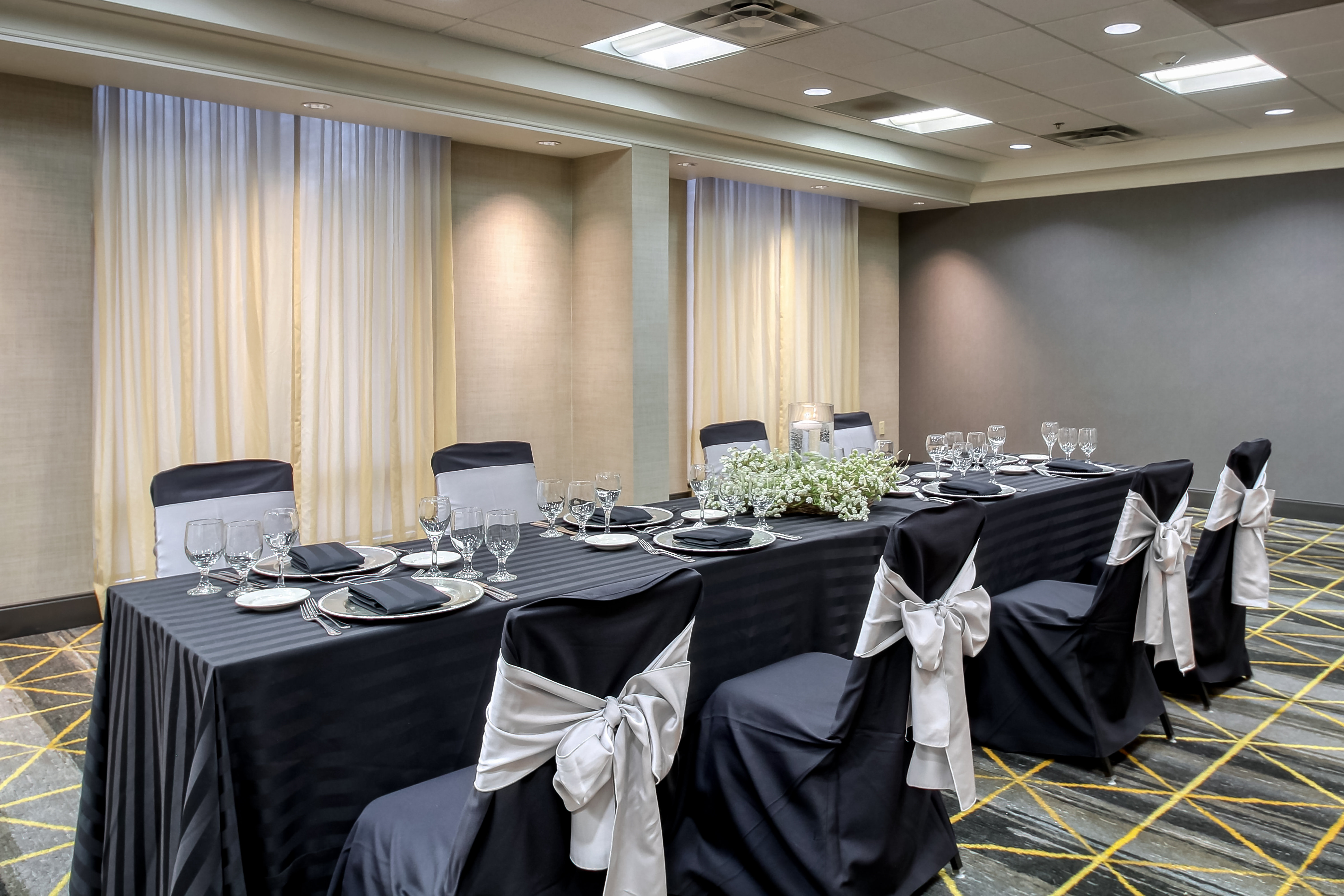 Holiday Inn Hotel Suites Atlanta Airport North 30/42