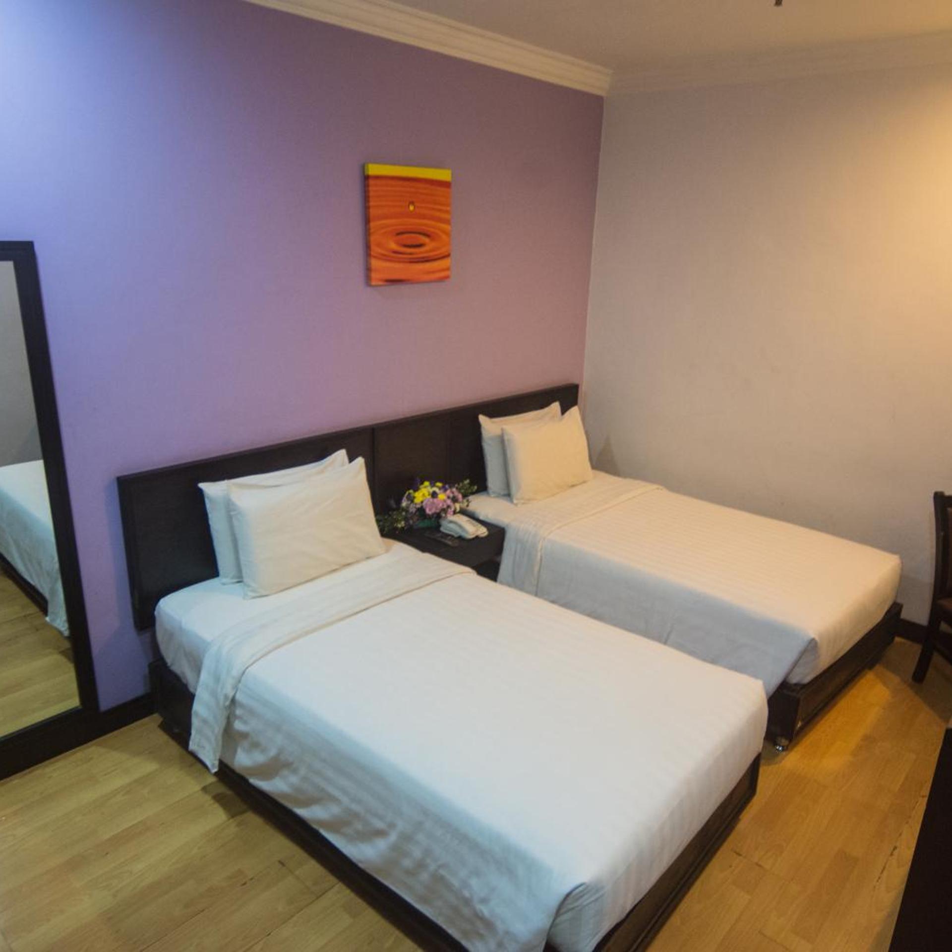 Standard, Twin Beds, No Window