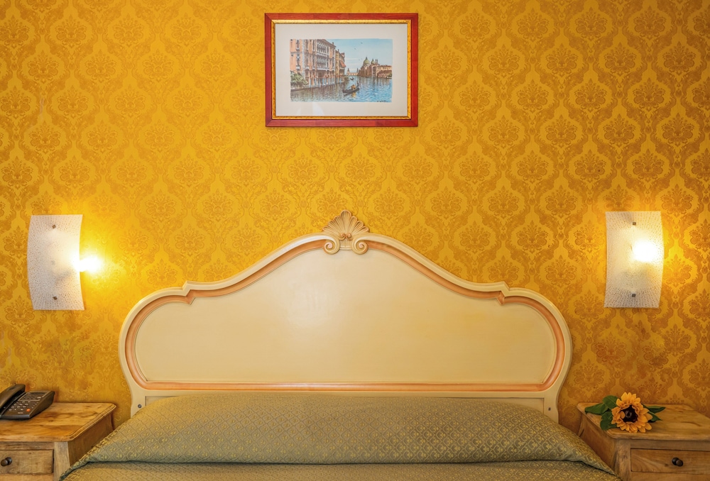 Tintoretto Hotel 77/79