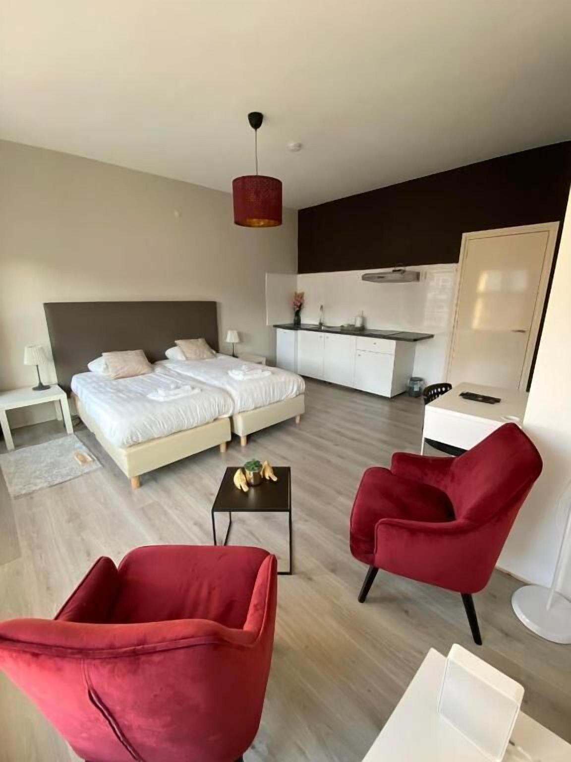 Hotel La Noire - Delft City Centre 12/25