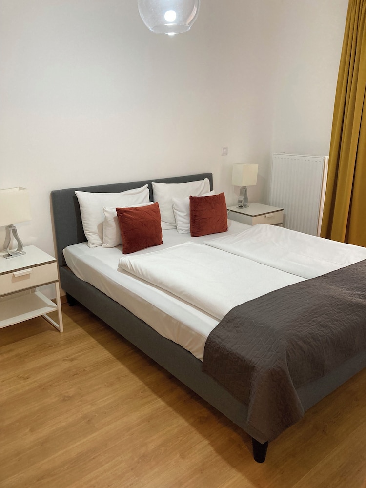1 BEDROOM, APARTMENT