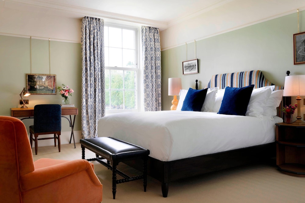 University Arms Hotel Autograph Collection 13/54