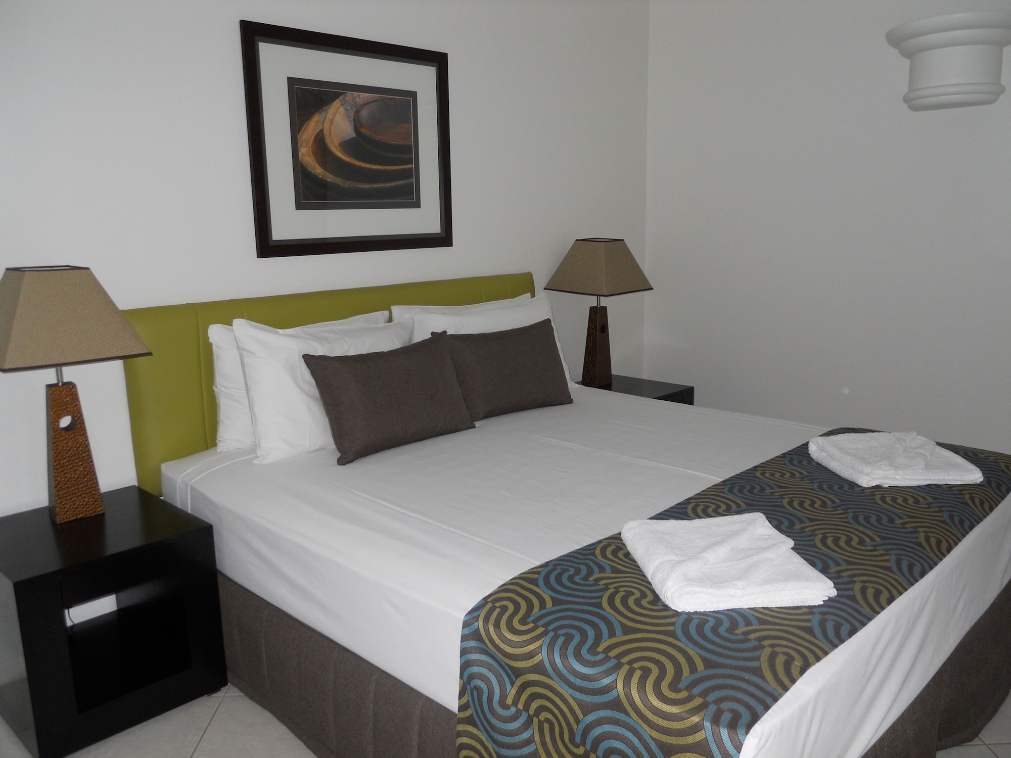 3 Bedrooms, 1 King and 4 Single Beds, Beach View
