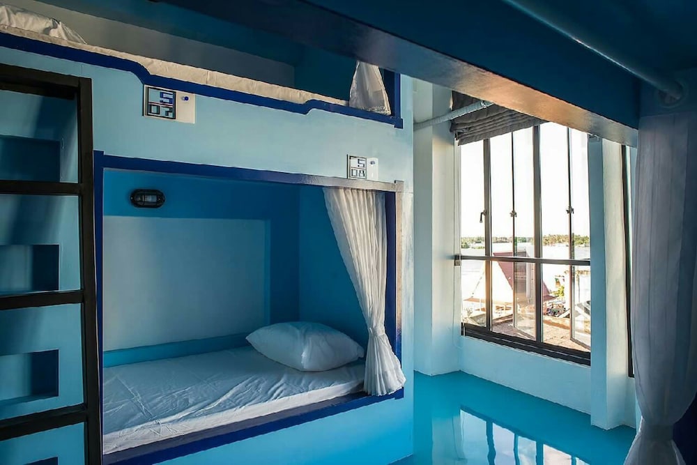 The Port Hostel By Suwatchai 17/50