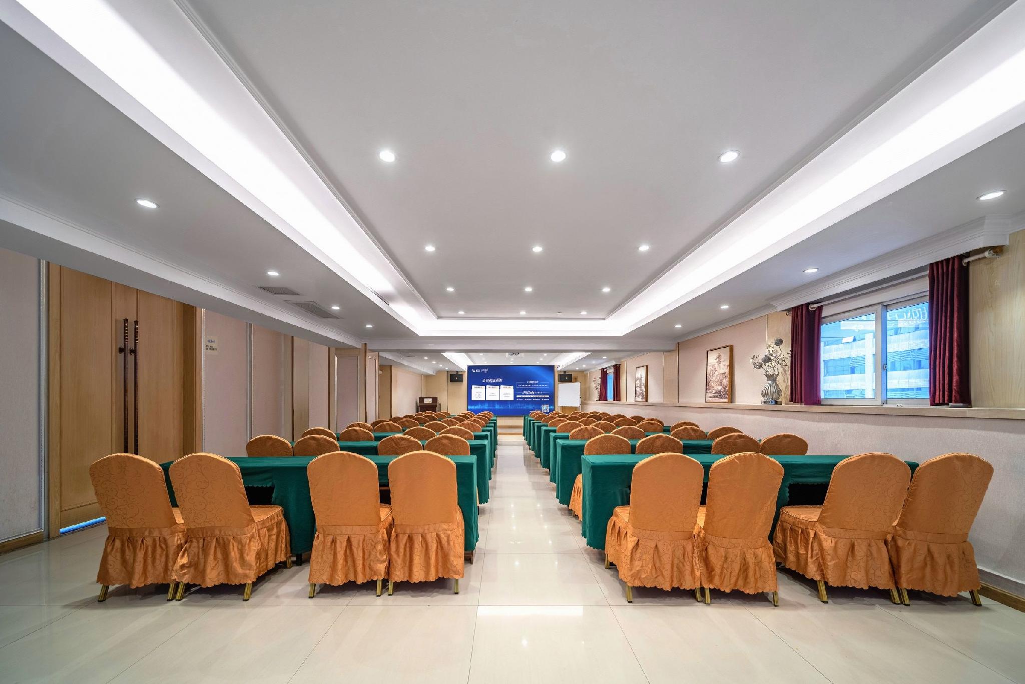Vienna Hotel (Chongqing Shiqiaopu Metro Station) 43/58