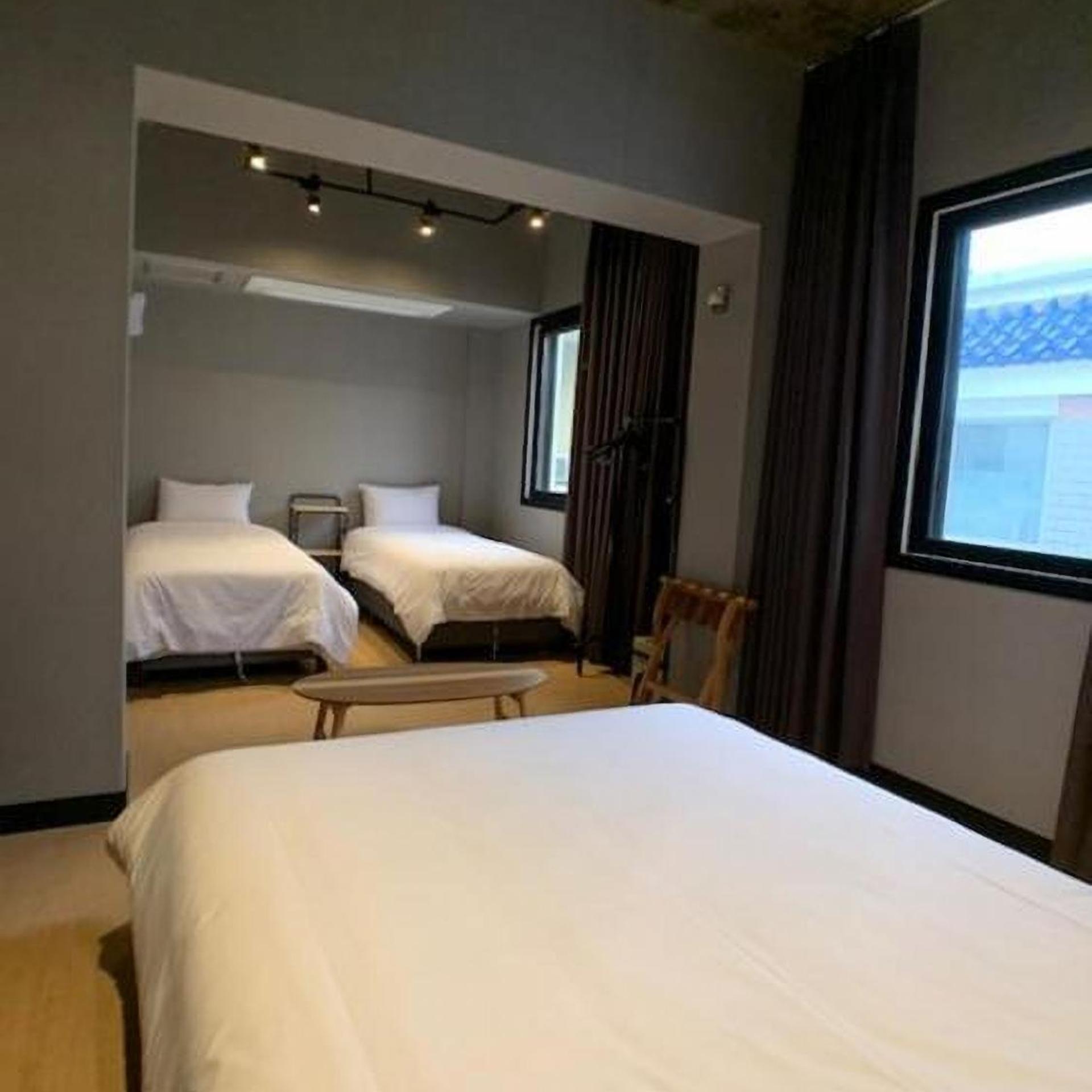 Renaissance Hotel - Hostel 2/23