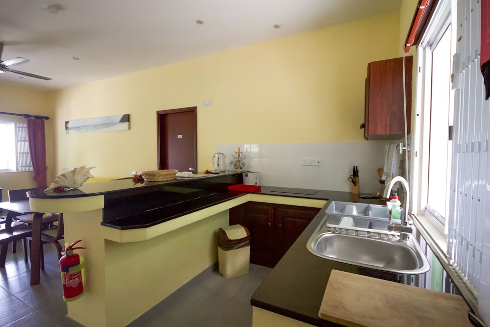 SURFERS SELF CATERING CHALETS 30/31