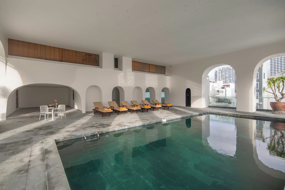 swimming pool spa