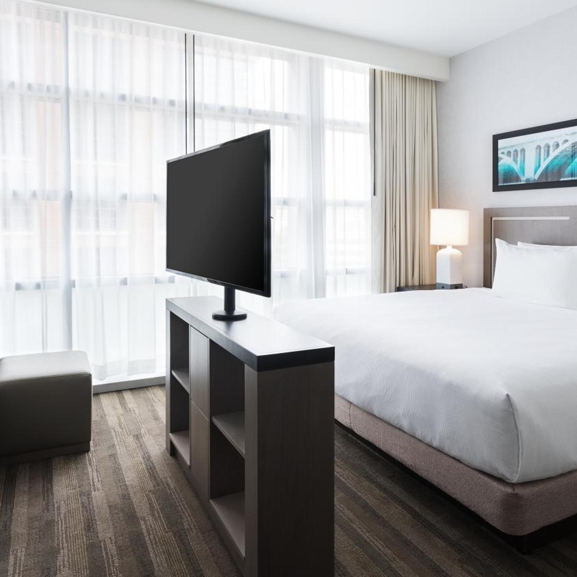 Room, King Bed, Den, Accessible