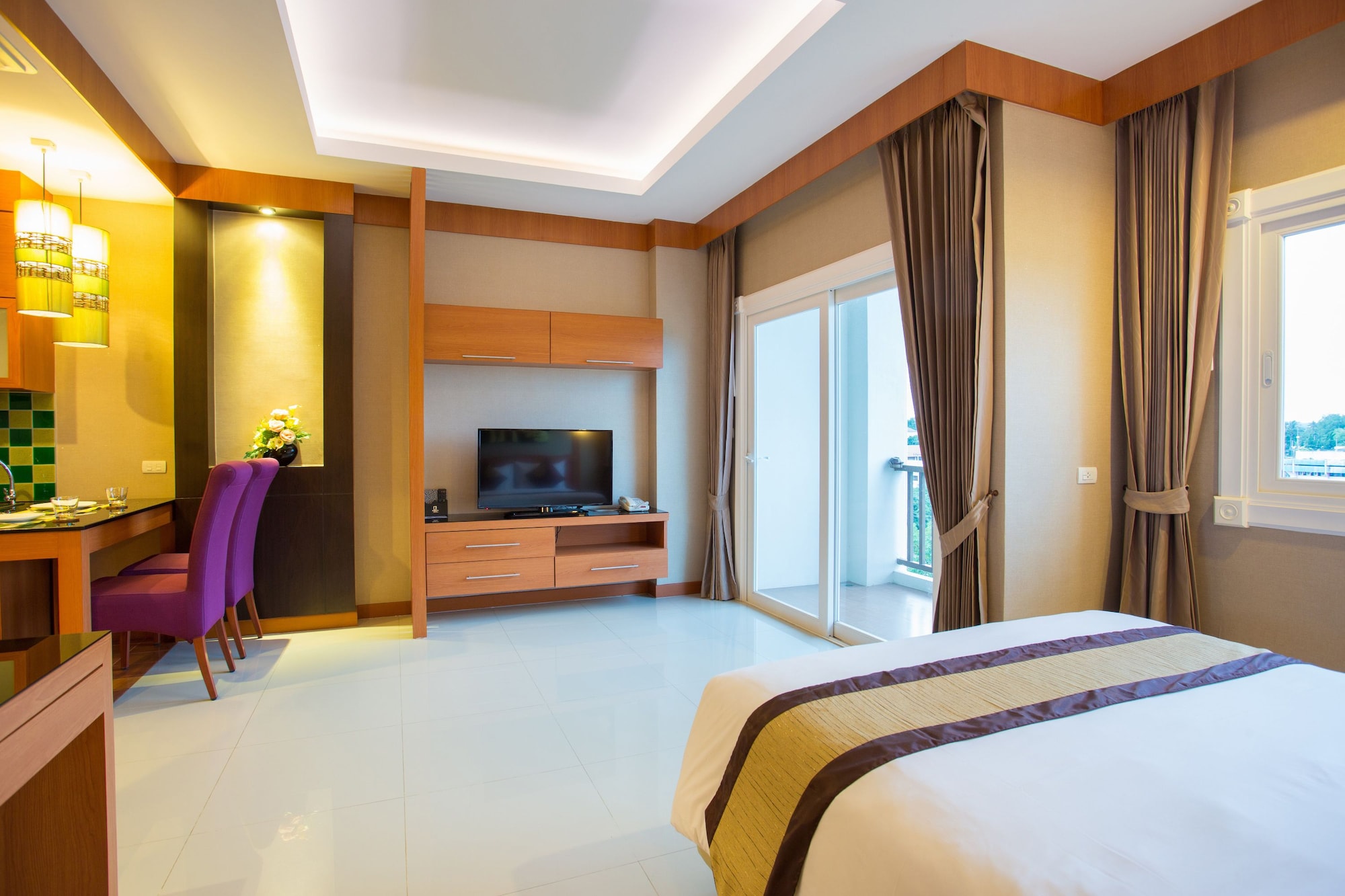 DELUXE, DOUBLE BED