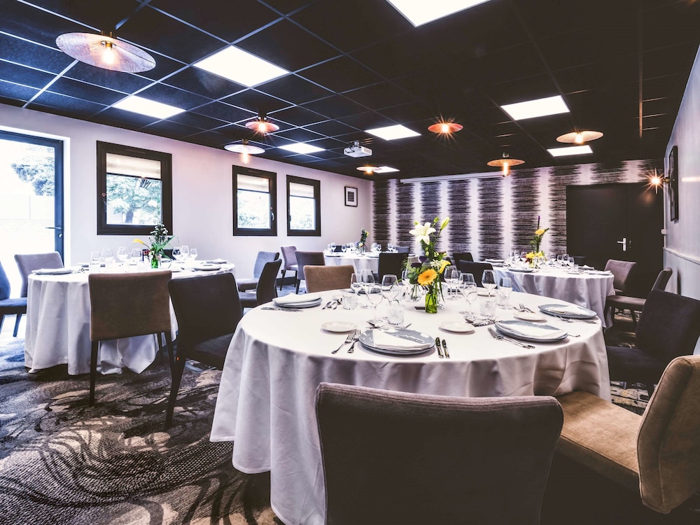 MERCURE PAU PALAIS DES SPORTS 54/67
