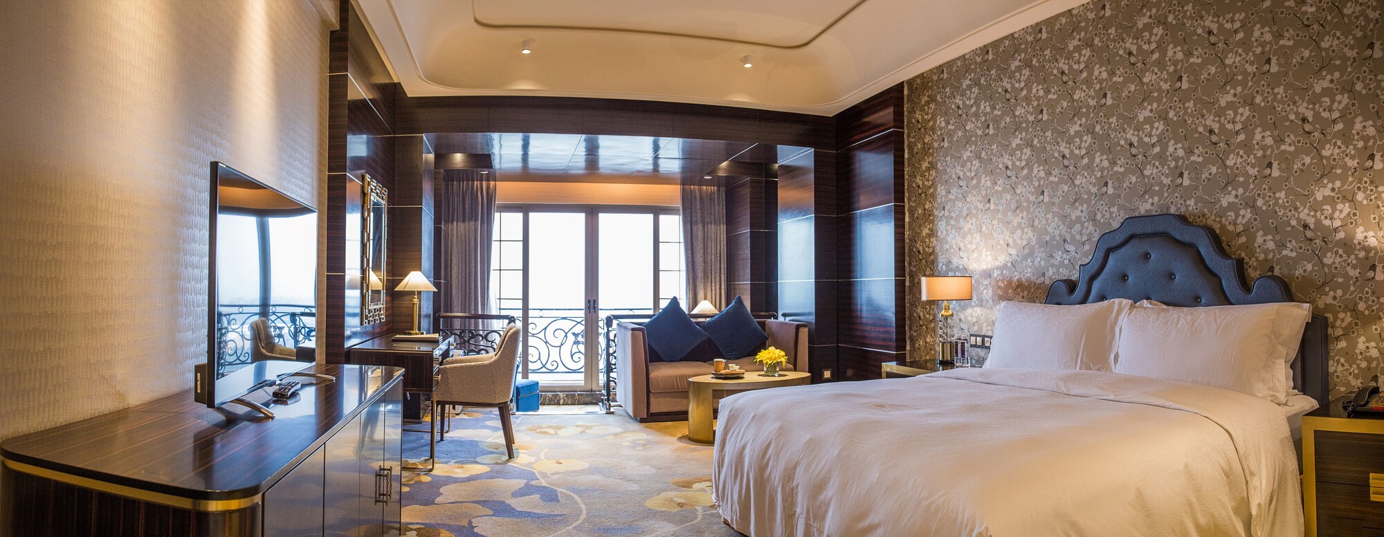 Castle, Suite, King Bed