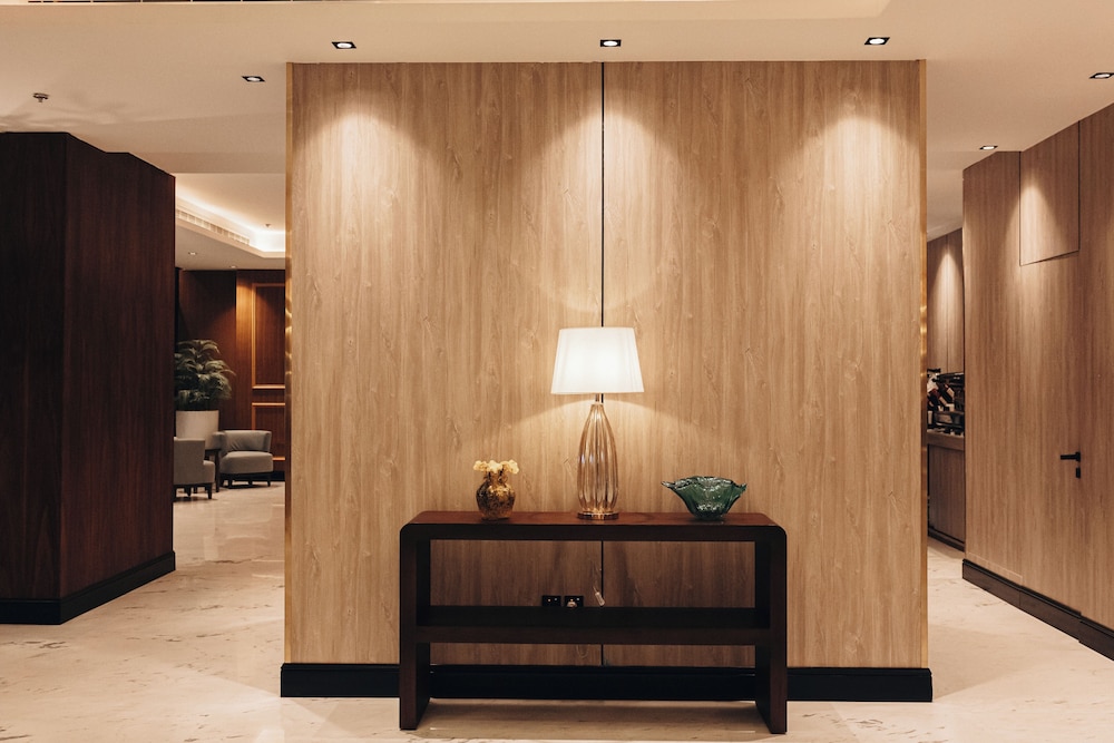 Rose Garden Hotel 36/50