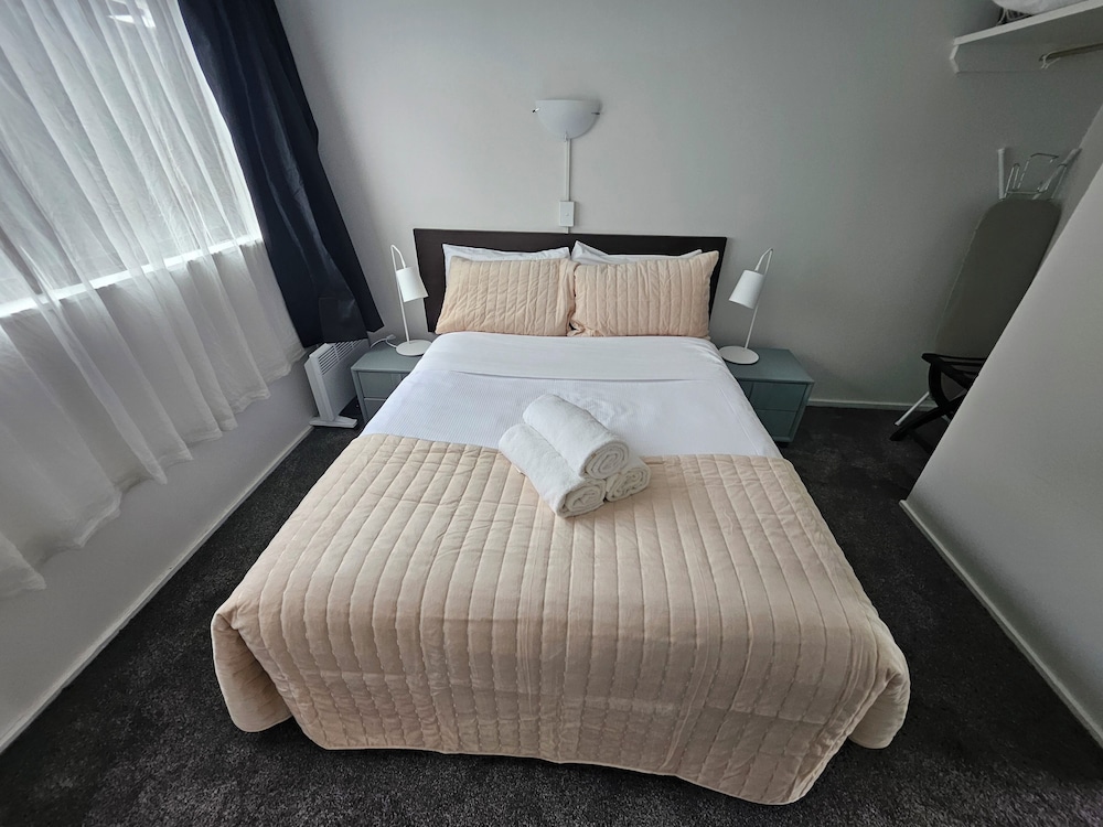 88 Wallace Court Motel 4/36