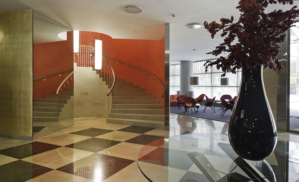 Reina Petronila Hotel 15/46