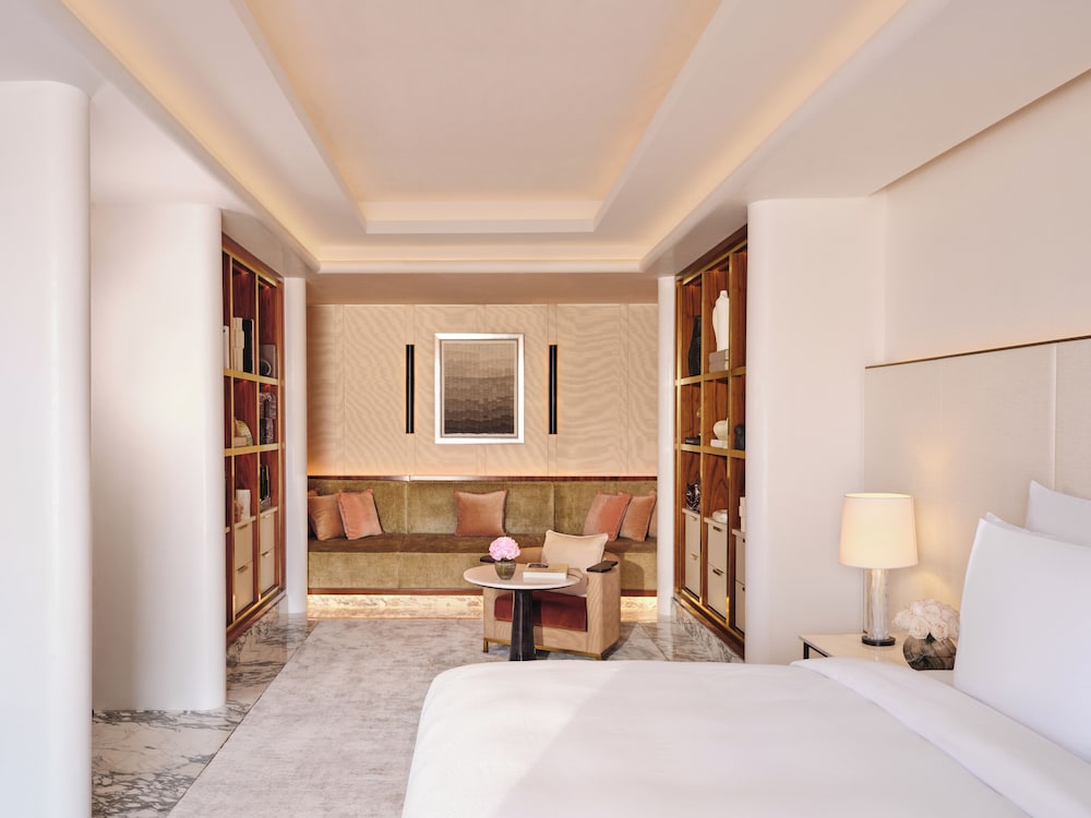 MARINA, ROYAL, SUITE