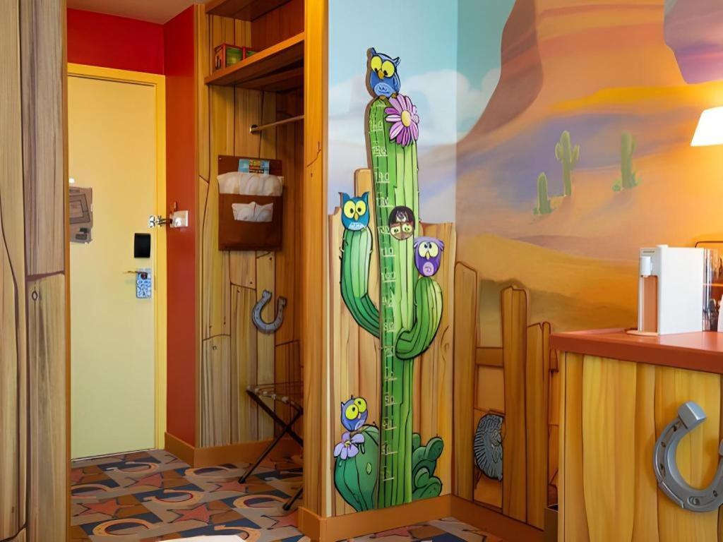 Toy Story Hotel 6/35