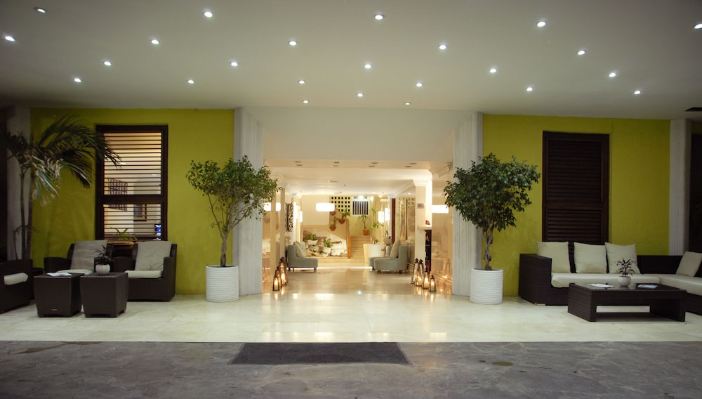 TRYP by Wyndham Aruba Adults Only Hotel in Noord