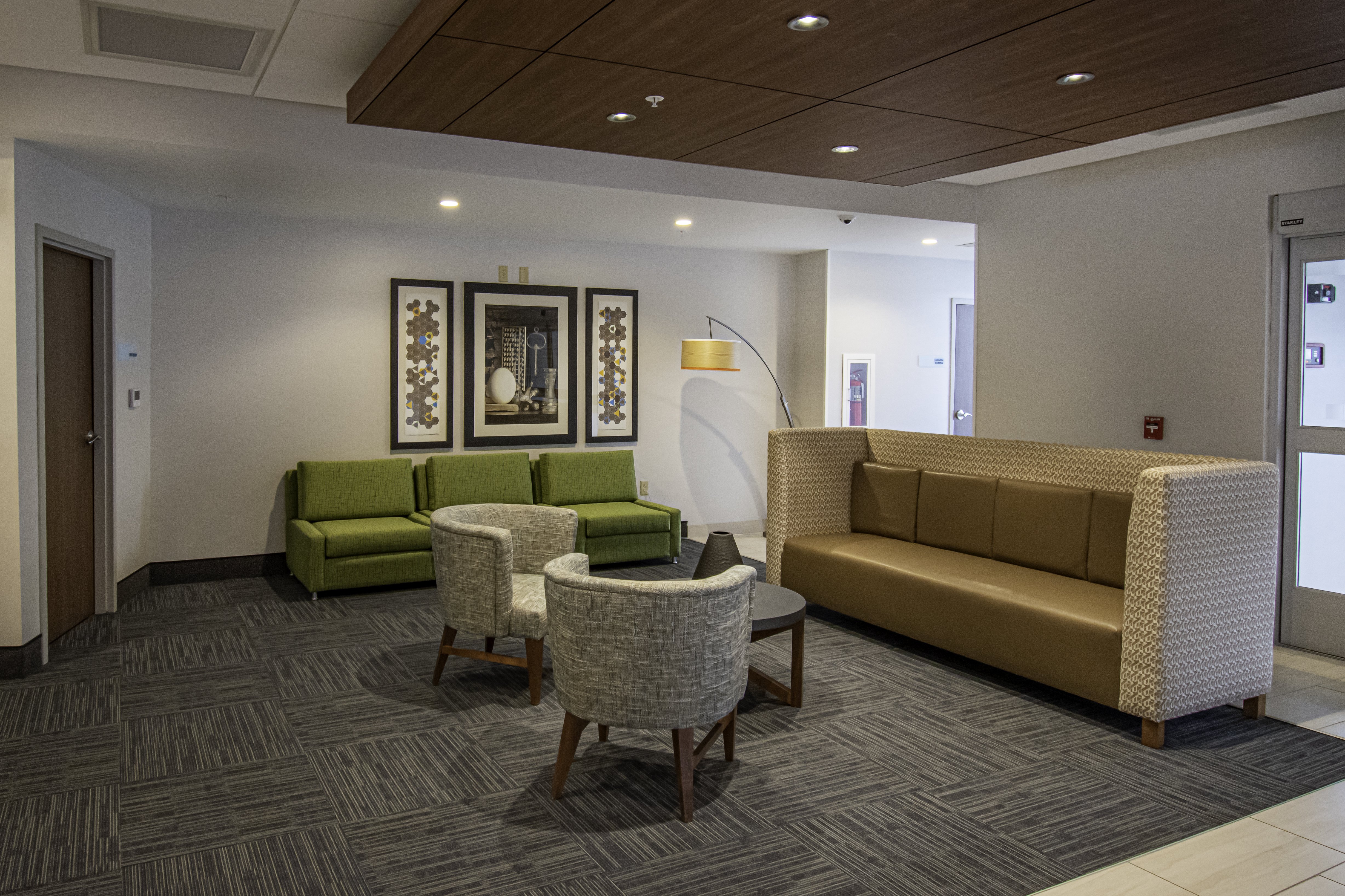 Holiday Inn Express & Suites Tonawanda - Buffalo Area 42/58
