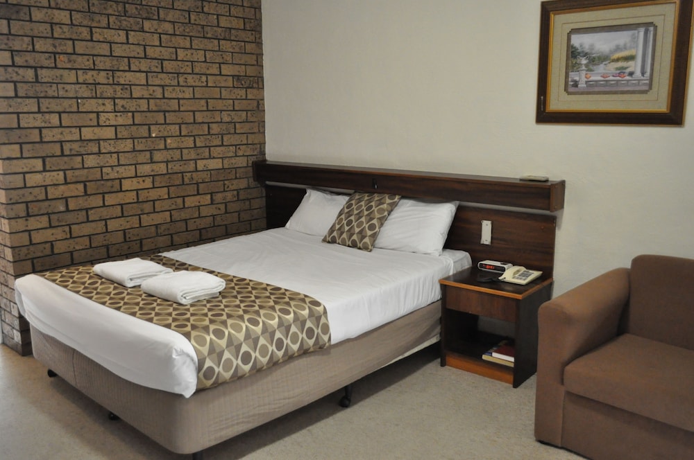 ALBURY BURVALE MOTOR INN 16/47