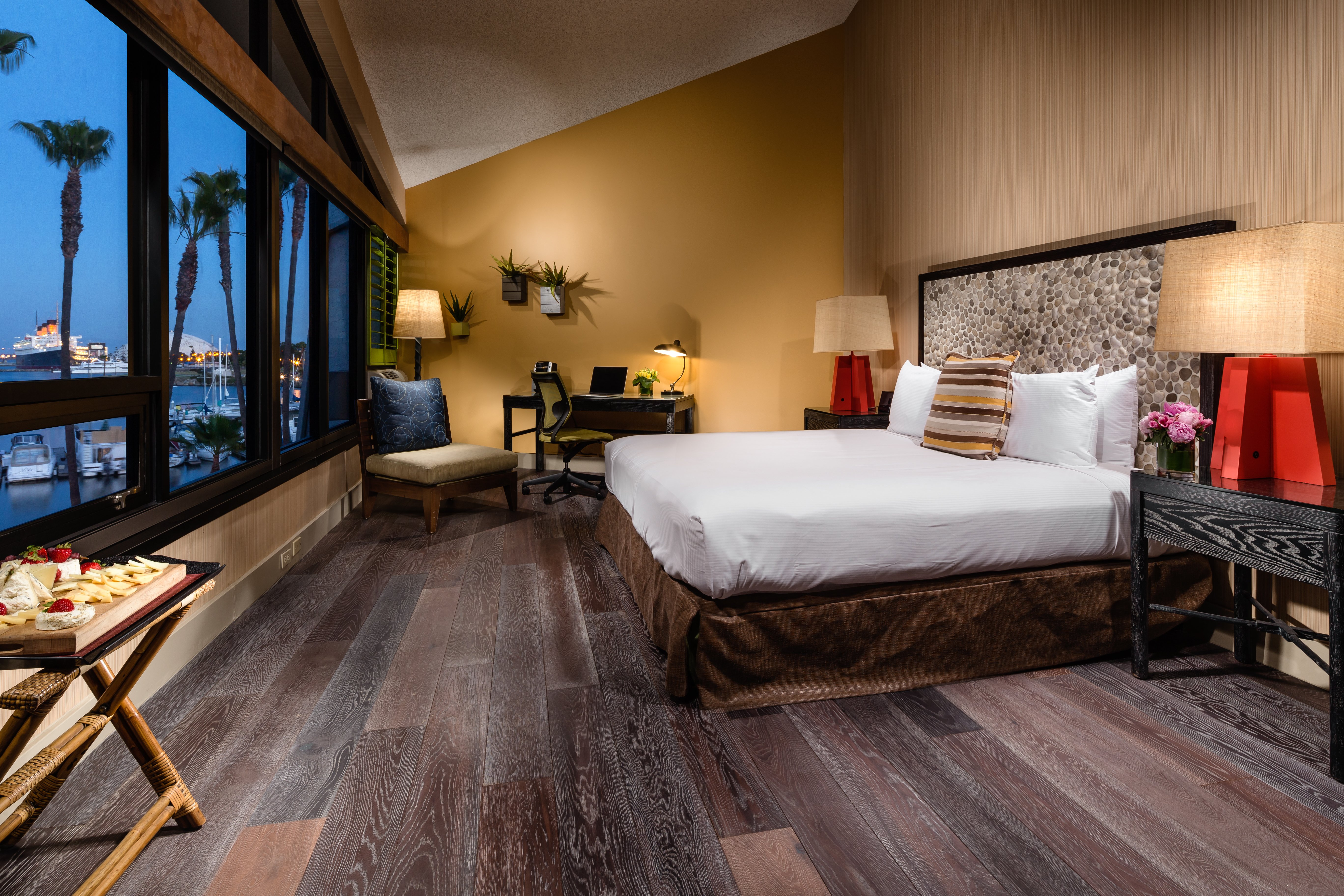 ROOM, KING BED, WATER VIEW