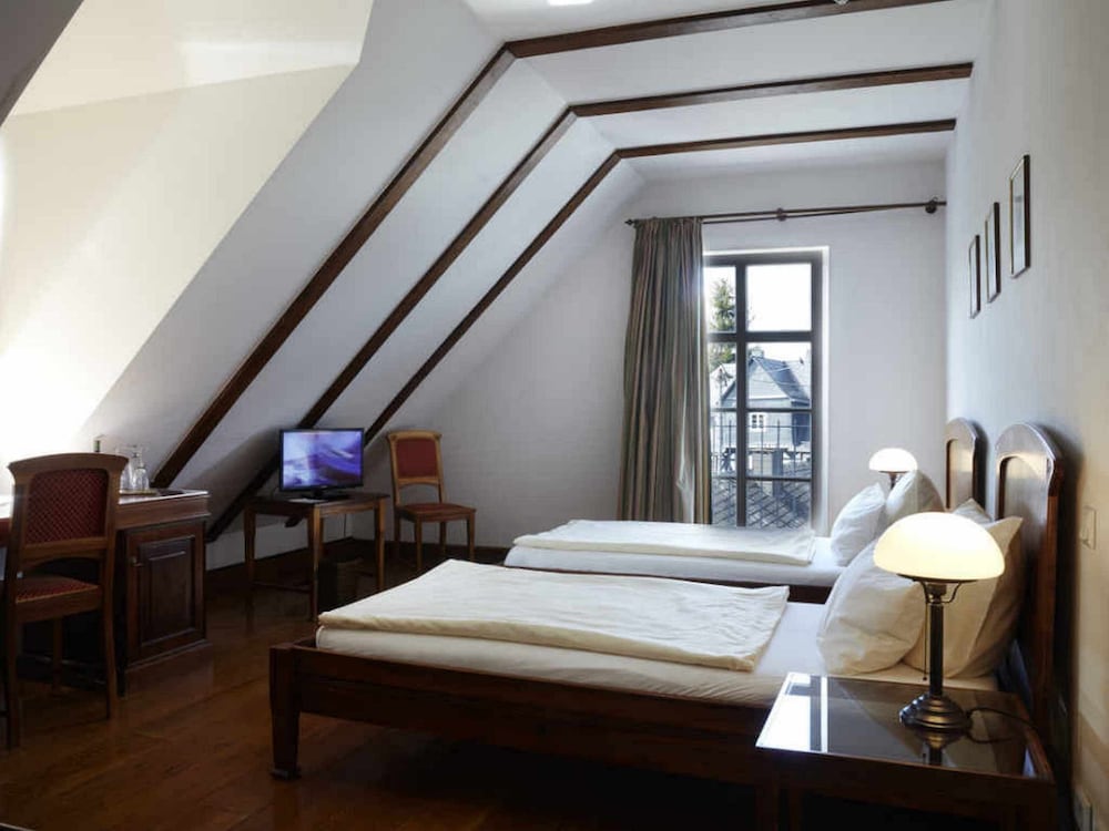 HOTEL SNORRENBURG 6/24