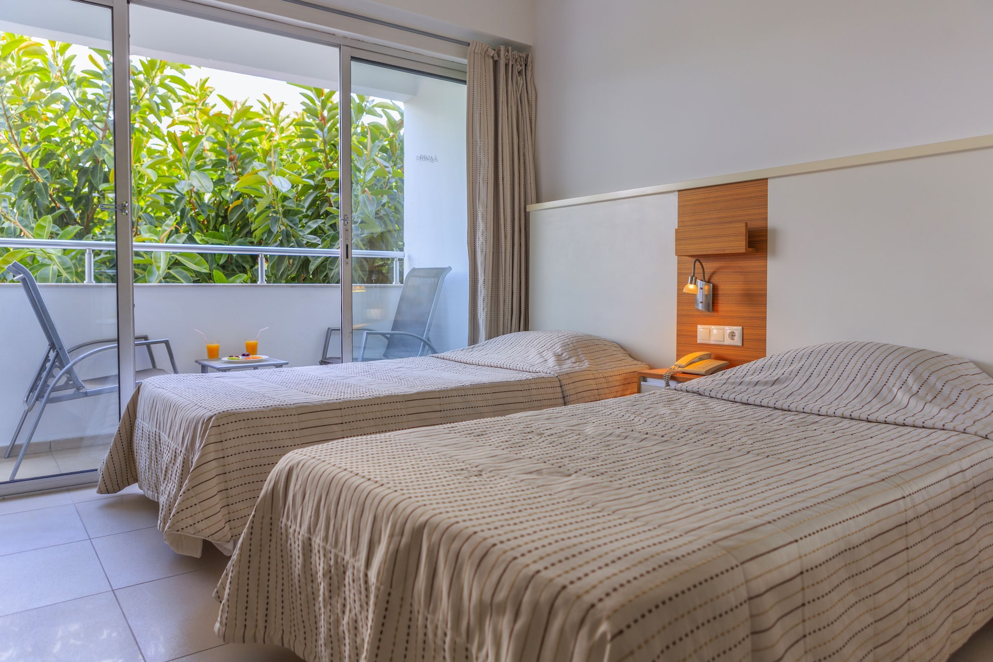 ROOM, DOUBLE BED