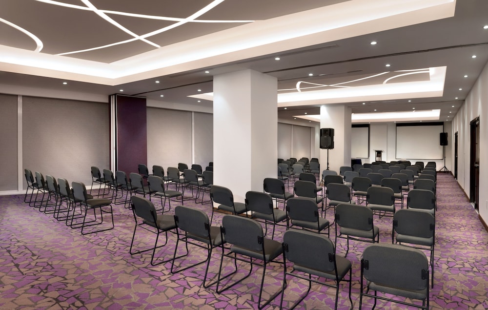 HS HOTSSON Hotel Smart Leon Centro Max (ex Wyndham Garden Leon Centro Max) 39/48