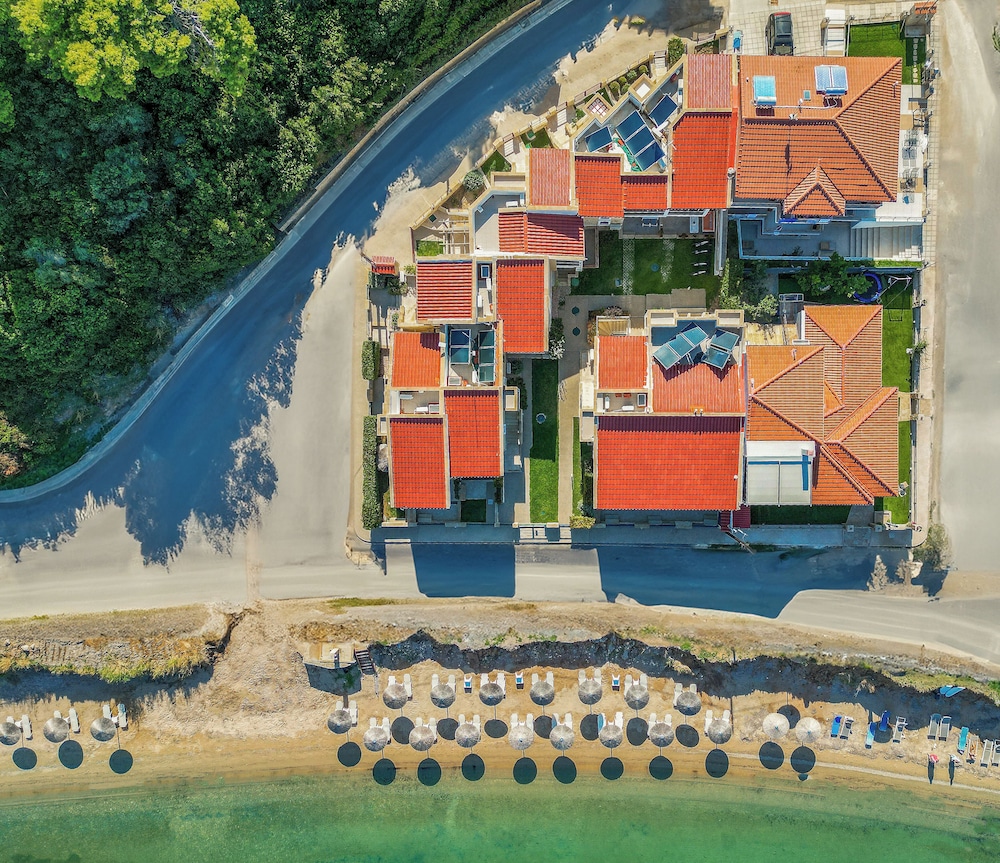 Elpiniki Luxury Apartments 10/66