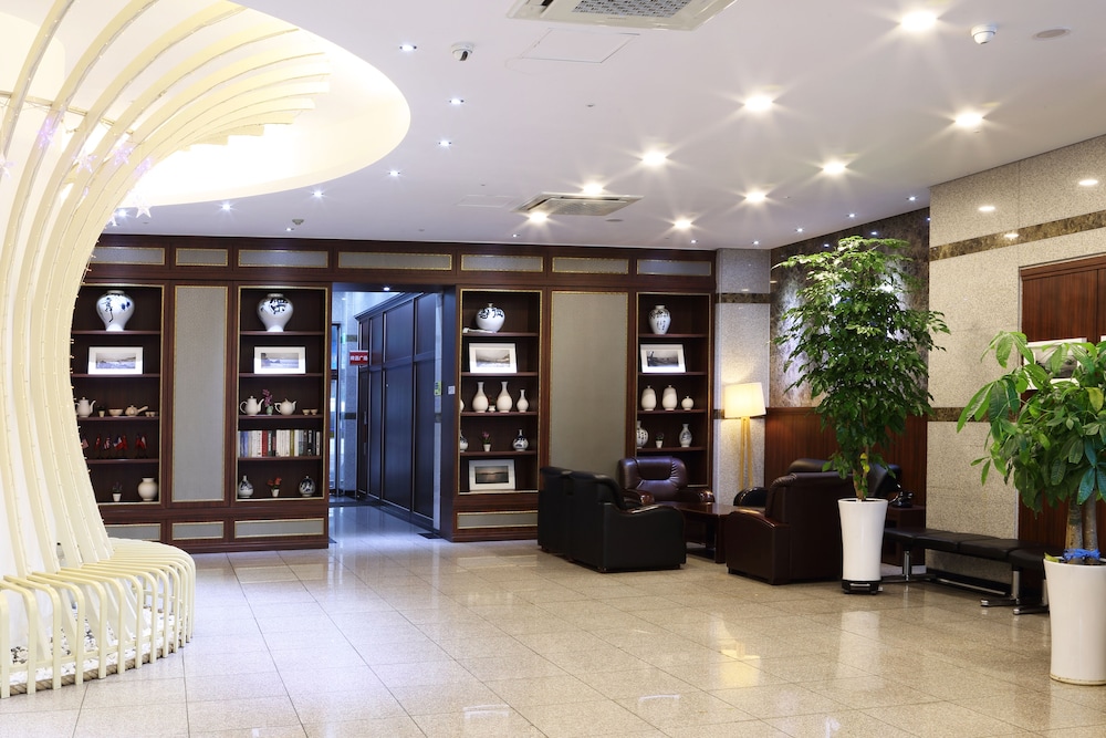 The Hotel Yeong Jong 15/50